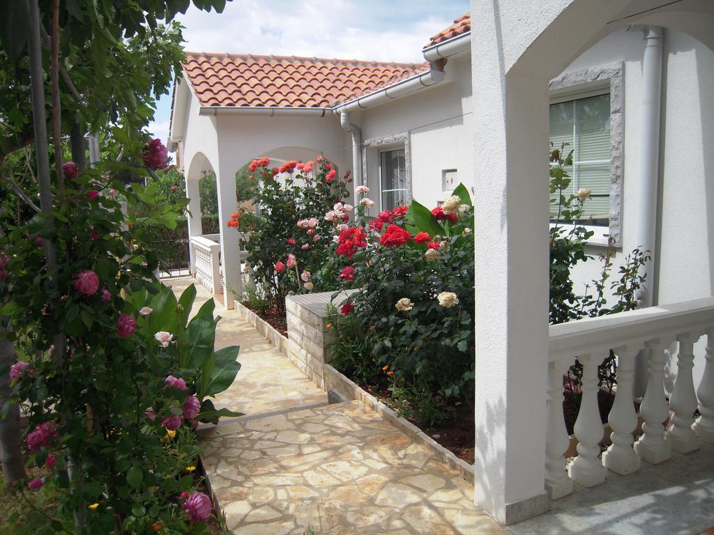 Apartments Marijeta Vir Bagian luar foto